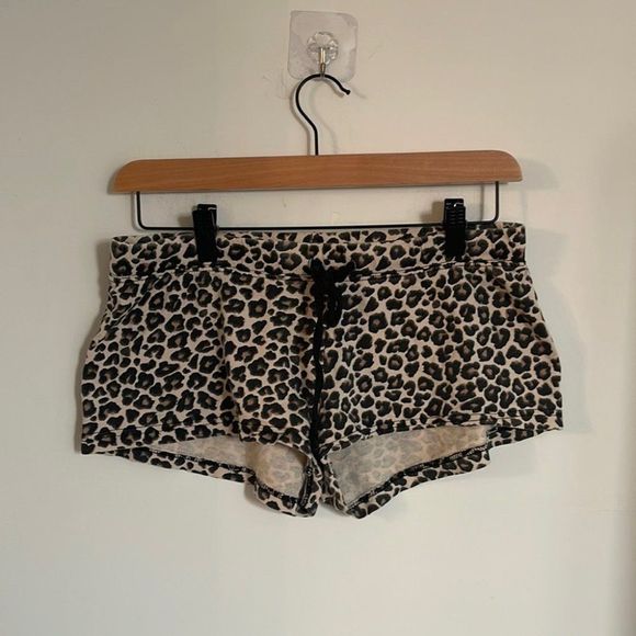 H&M Leopard shorts (0048) - Picture 1 of 2